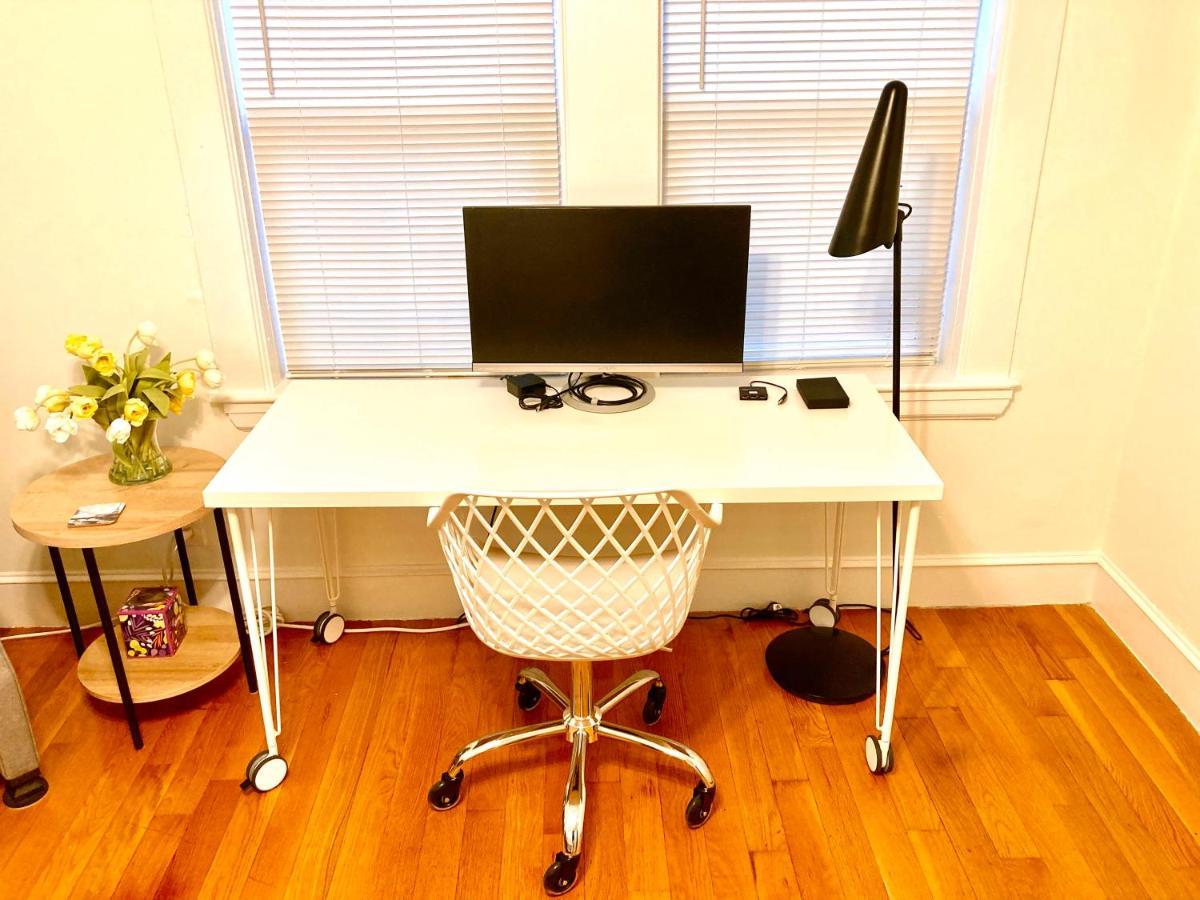 Near Train Station Gorgeous 3-Bedroom Apartment With Patios Boston Exterior foto