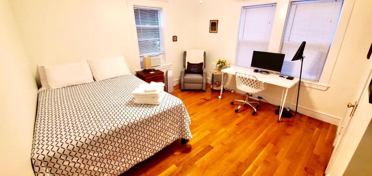 Near Train Station Gorgeous 3-Bedroom Apartment With Patios Boston Exterior foto